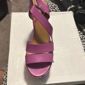 Cute, cute, cute! These sandals are for the brown and sexy. Great with jeans